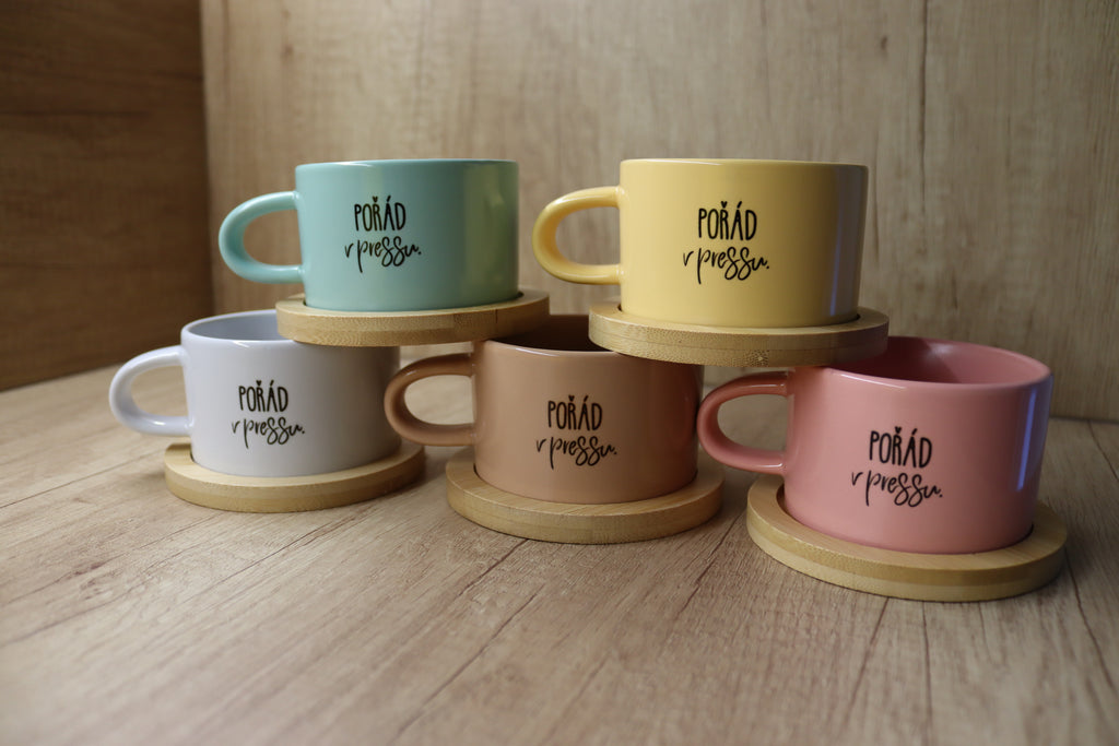 Hrnek "Pořád v pressu".