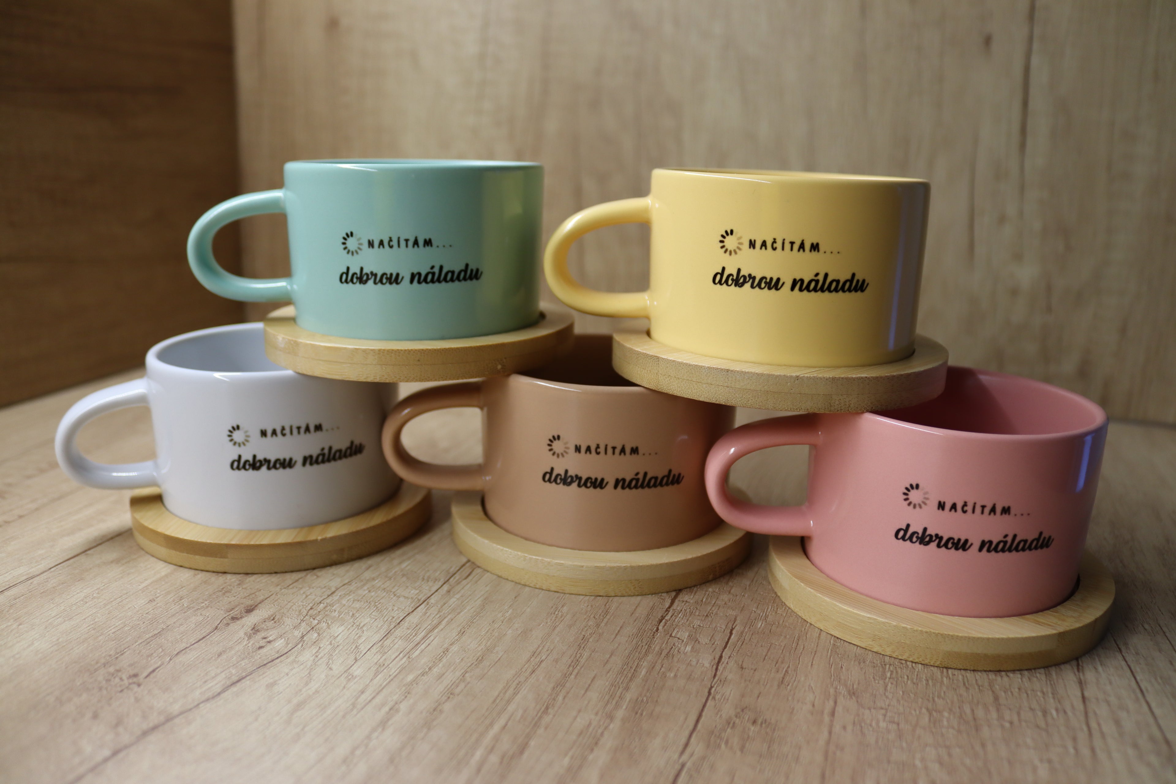 Hrnek "Načítám, dobrou náladu."