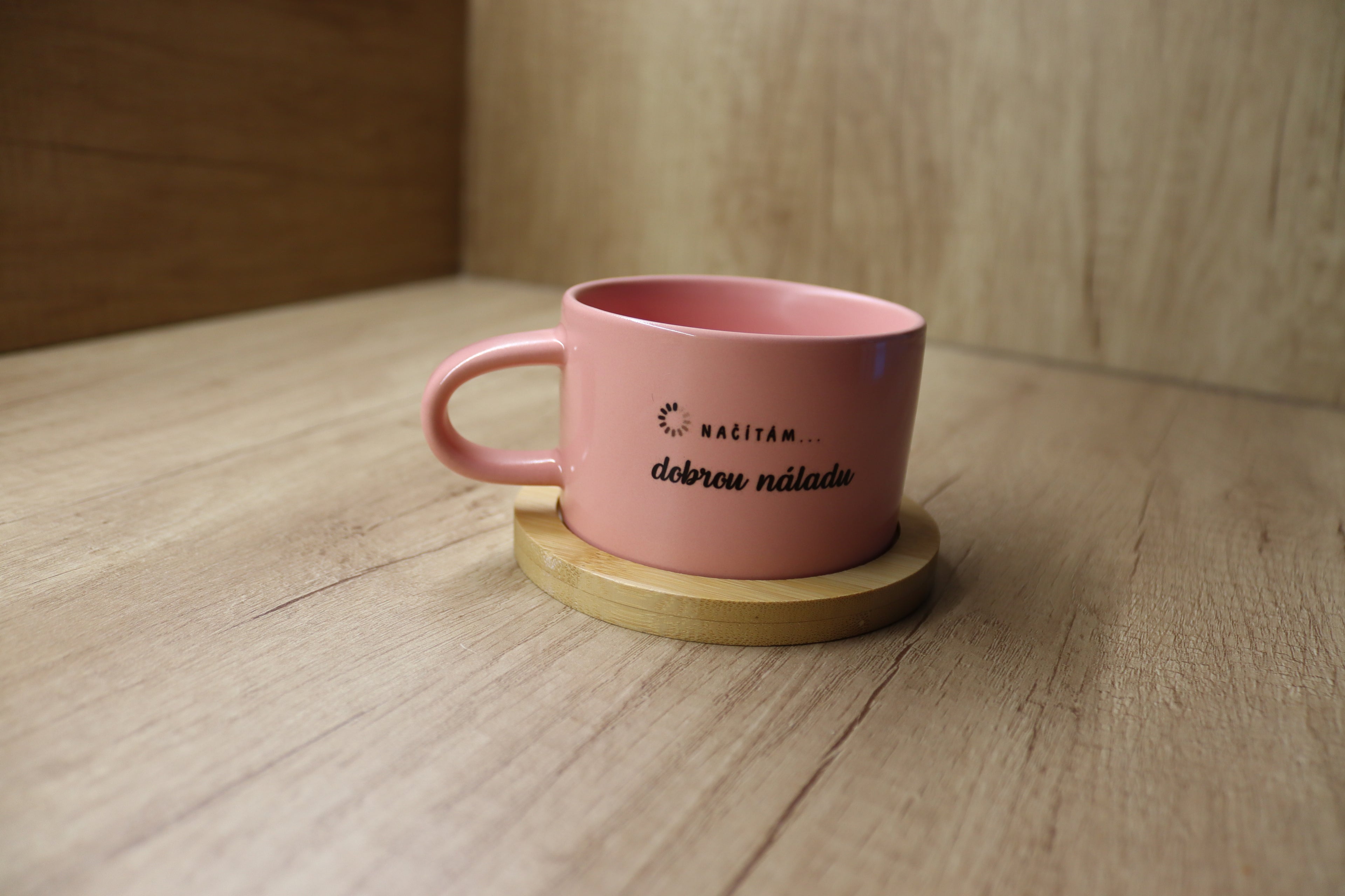 Hrnek "Načítám, dobrou náladu."