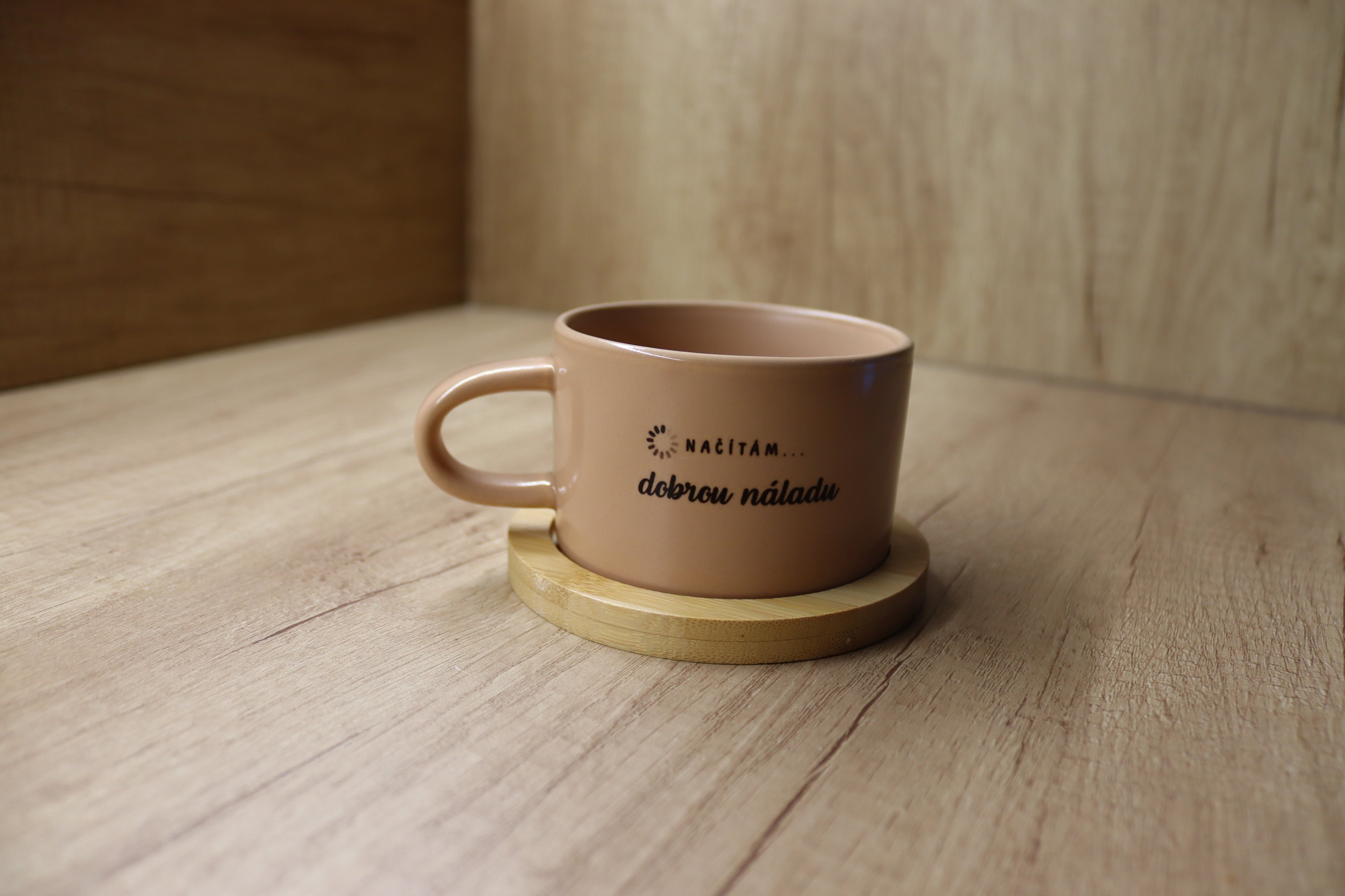 Hrnek "Načítám, dobrou náladu."