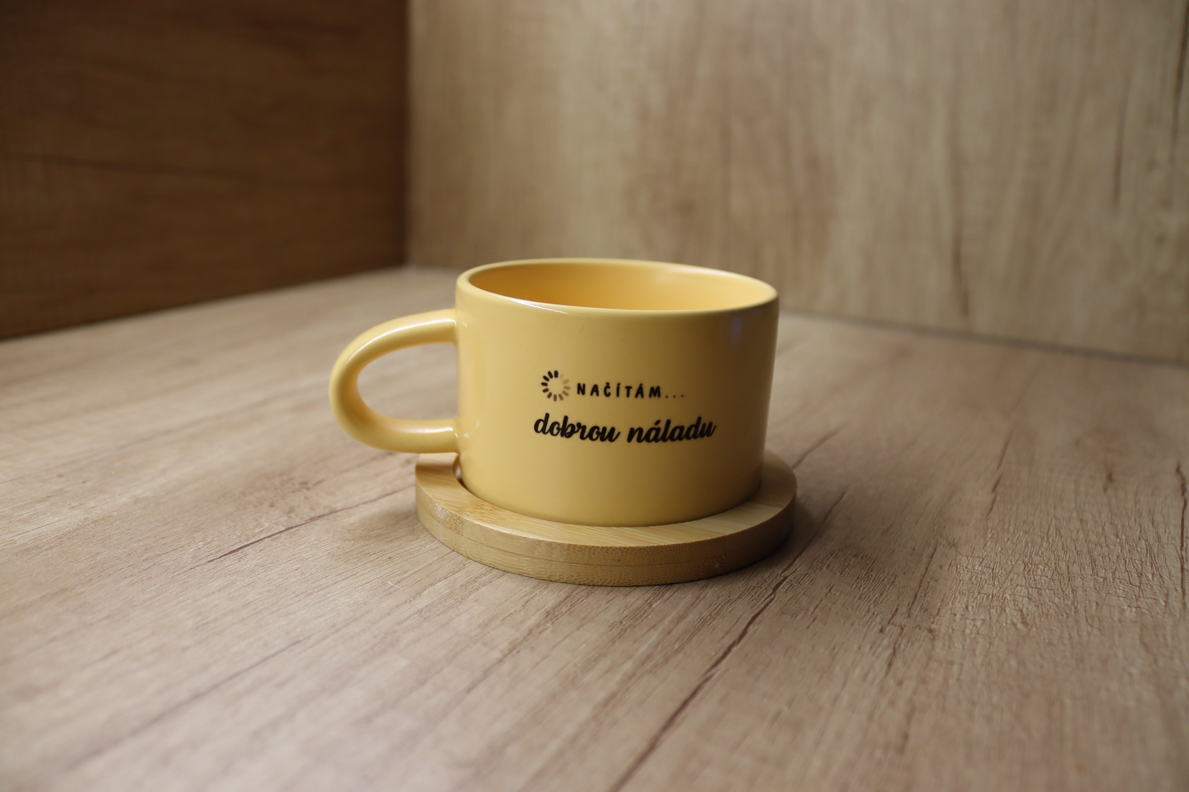 Hrnek "Načítám, dobrou náladu."