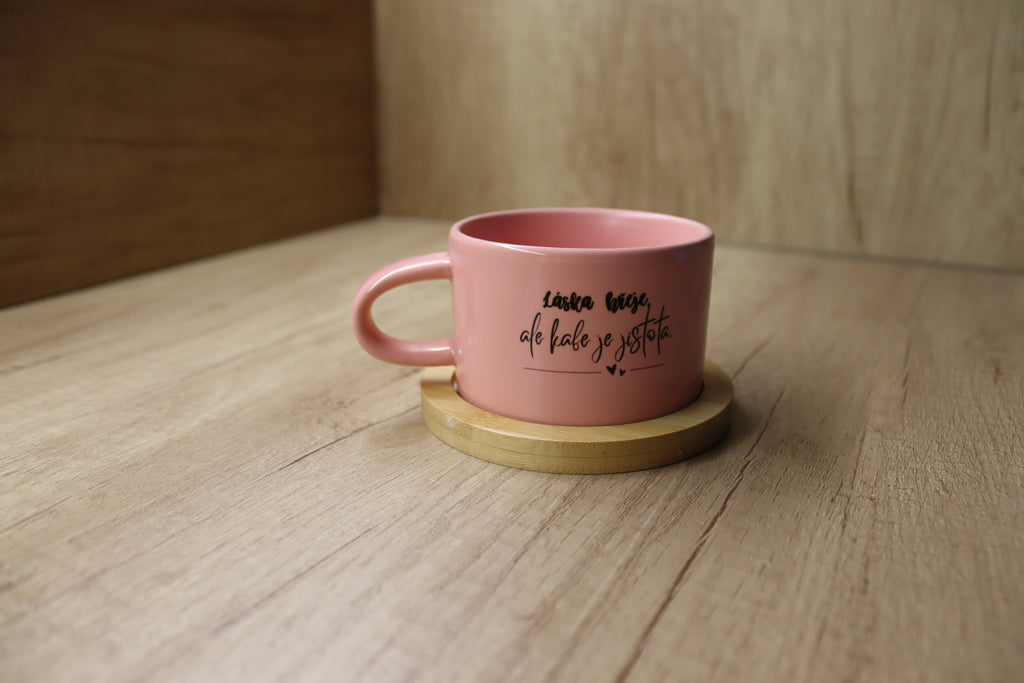 Hrnek "Láska hřeje, ale kafe je jistota."