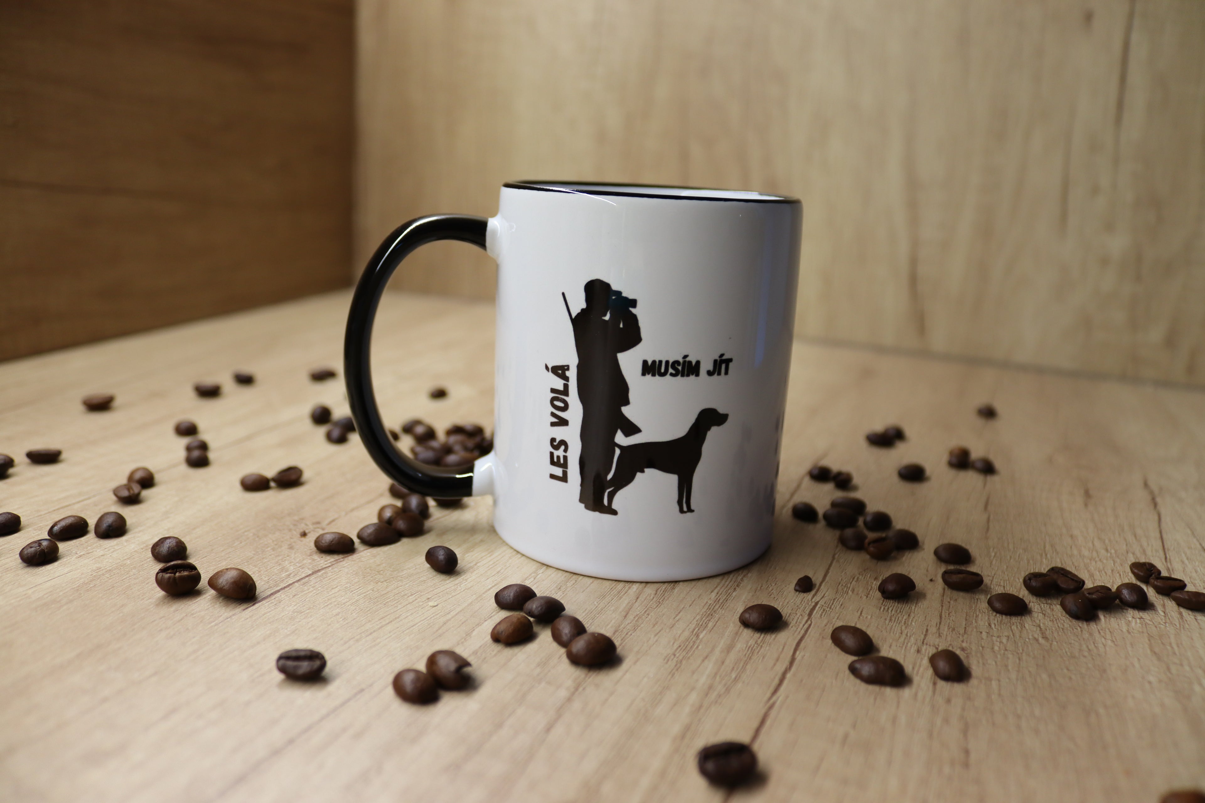 Hrnek "LES VOLÁ. MUSÍM JÍT."